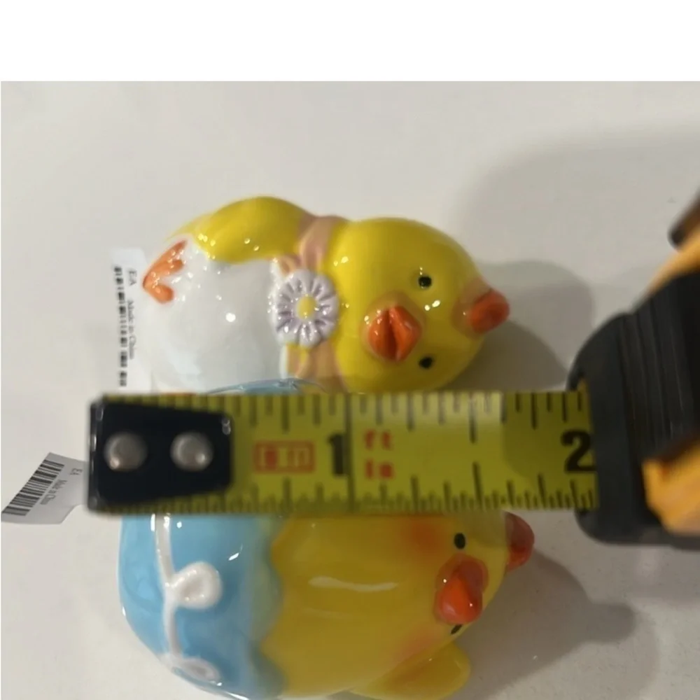 Salt & pepper shakers 🐥